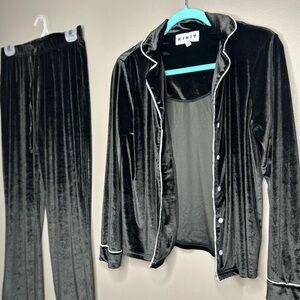 KIKIT Women's Black Velvet Pajama Set